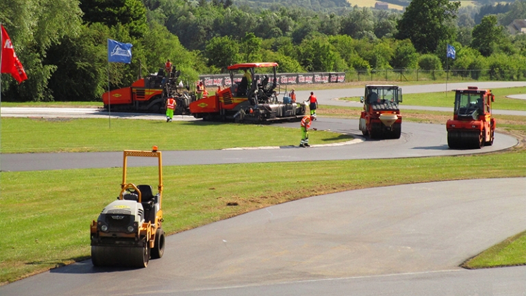 Pose d'asphalte au karting des Fagnes
