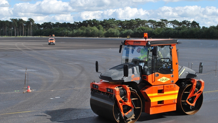 Pose d'asphalte et finitions