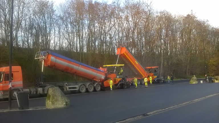 Colas - 8600 tonnes d'asphalte pour Total Belgium