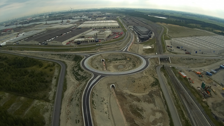 Colas - Réalisation d'un rond-point au parc logistique de Waasland